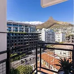 The Flamingo703: Spacious Corner Unit In Sea Point