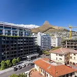 The Flamingo703: Spacious Corner Unit In Sea Point