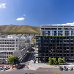 The Flamingo703: Spacious Corner Unit In Sea Point